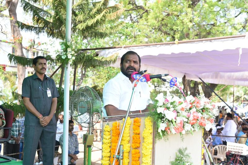 తెలంగాణ రాష్ట్ర అవతరణ వేడుకల్లో మంత్రి శ్రీనివాస్ గౌడ్ (ఫోటోలు)