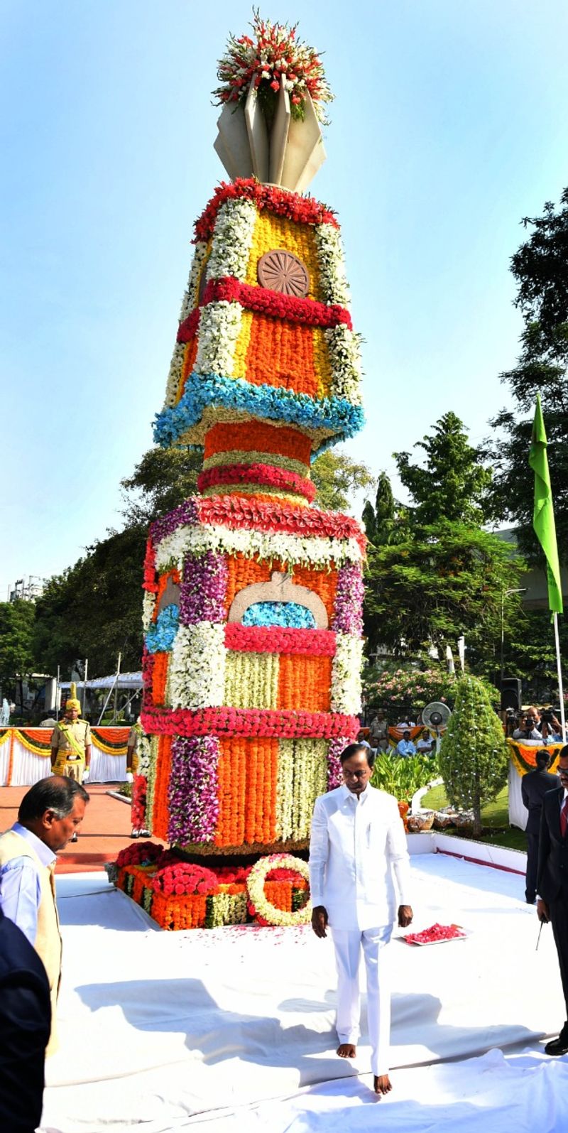 తెలంగాణ రాష్ట్ర అవతరణ దినోత్సవ వేడుకల్లో కేసీఆర్ (ఫోటోలు)