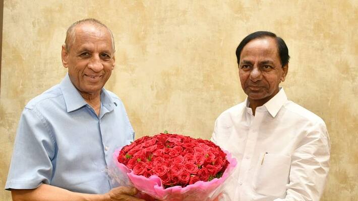 KCR praises Tekangana first governor Narasimhan, gives send off KCR praises Tekangana first governor Narasimhan, gives send off