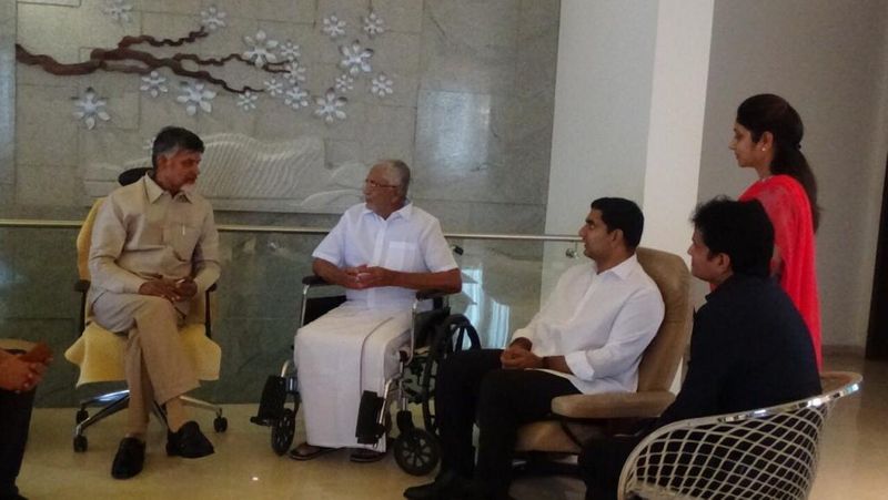 మురళీ మోహన్ ను పరామర్శించిన చంద్రబాబు