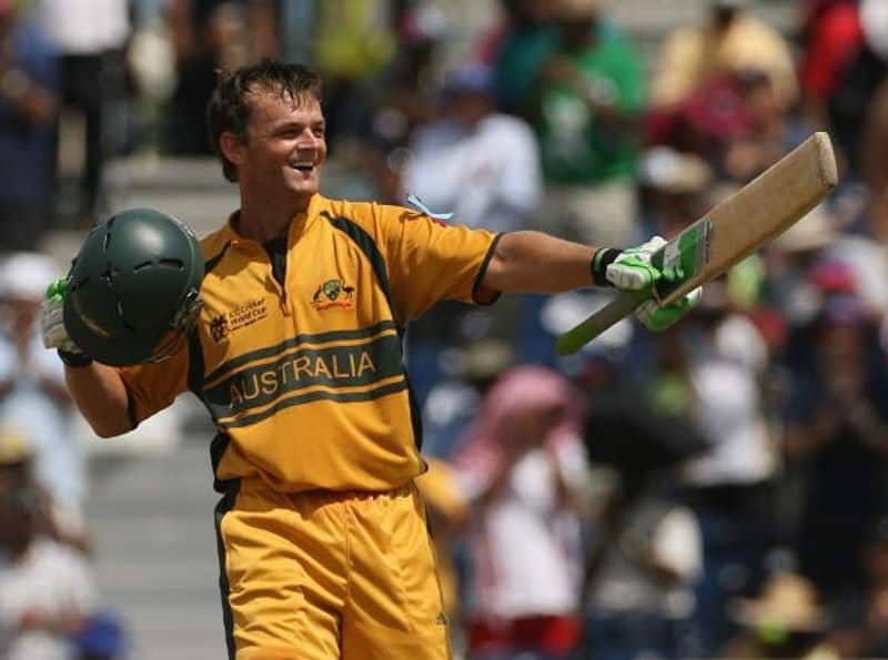 एडम गिलक्रिस्ट (ऑस्ट्रेलिया विकेटकीपर)। गिलक्रस्ट तीन विश्व कप विजेता  (1999, 2003 और 2007)ऑस्ट्रेलिया टीम का हिस्सा थे