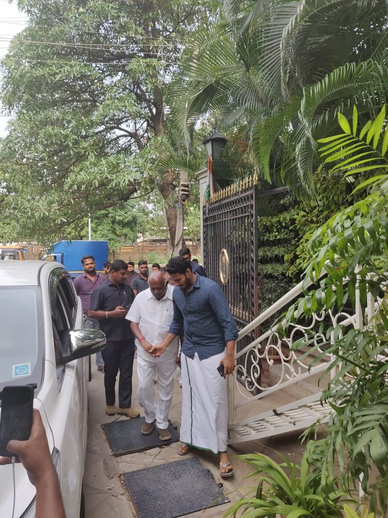 Nikhi Kumaraswamy meets JD(S) state president H Vishwanath at Bengaluru residence