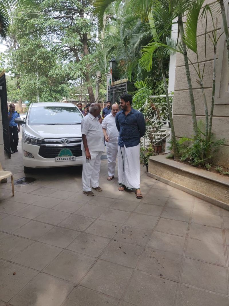 Nikhi Kumaraswamy meets JD(S) state president H Vishwanath at Bengaluru residence