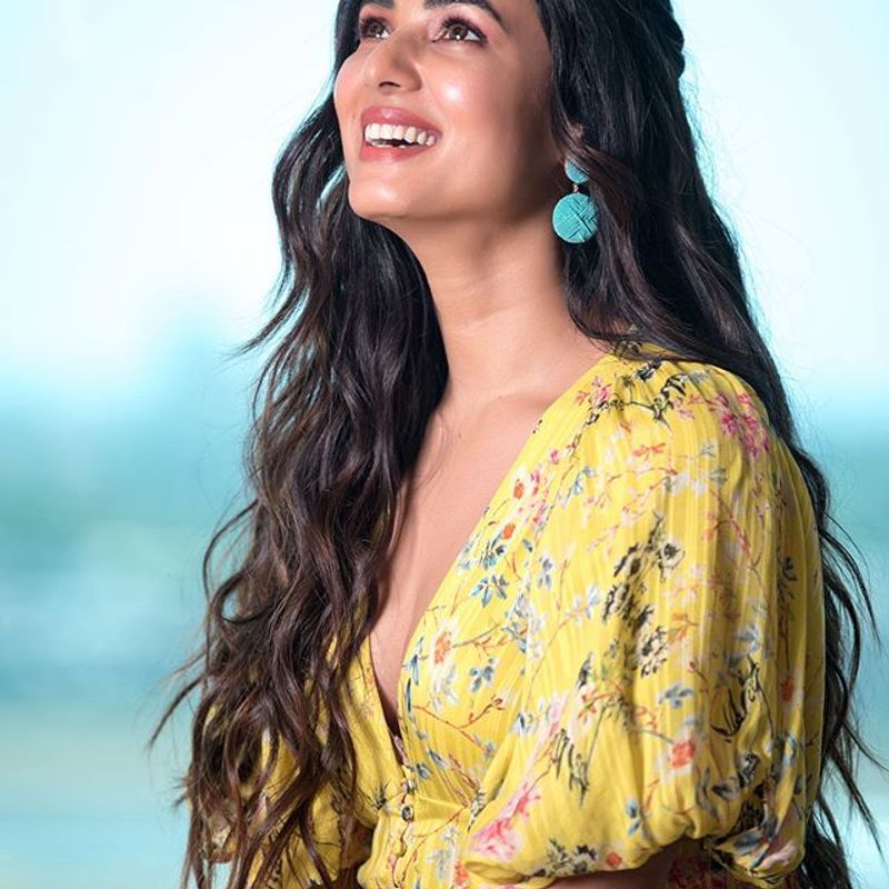 (Courtesy: Instagram)హాట్ హాట్ గా బికినిలో ఉన్న ఫోటోలని సోనాల్ ఇన్స్టాగ్రామ్ లో షేర్ చేస్తోంది.