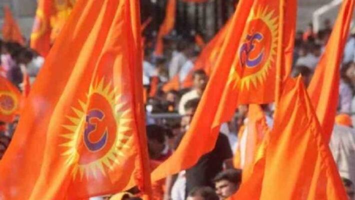A Muslim youth was beaten up by Bajrang Dal workers for being with a Hindu girl A Muslim youth was beaten up by Bajrang Dal workers for being with a Hindu girl
