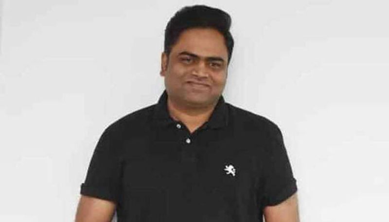 వంశీ పైడిపల్లి: దిల్ రాజు నిర్మించిన మున్నా సినిమాతో మంచి అవకాశాన్ని అందుకున్నప్పటికీ వంశీ సక్సెస్ అందుకోలేకపోయాడు. ఆ తరువాత బృందావనం కథను నమ్మి దిల్ రాజు మరో అవకాశాన్ని ఇచ్చాడు. అనంతరం ఎవడు, మహేష్ మహర్షి కూడా దిల్ రాజు సపోర్ట్ తో తెరకెక్కించి వంశీ సక్సెస్ అయ్యాడు.