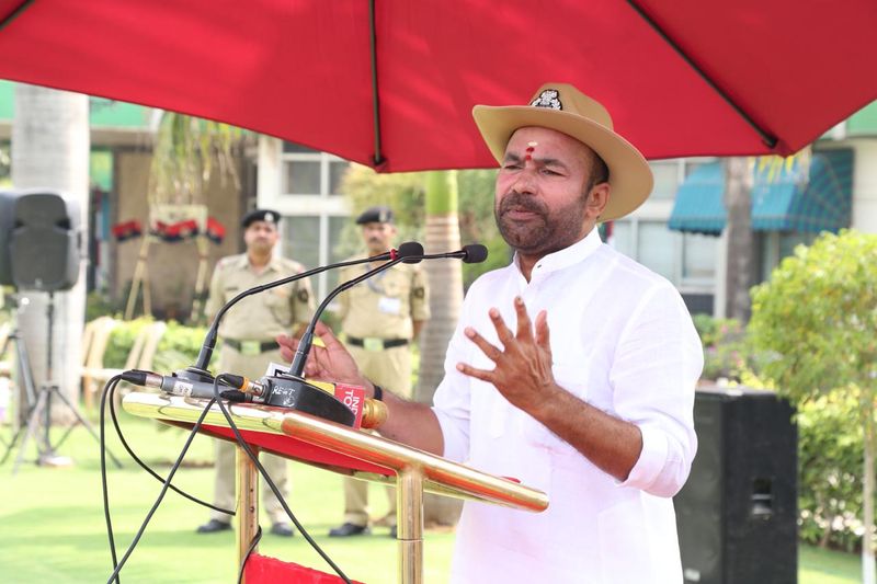 ప్రపంచ పర్యావరణ దినోత్సవం సందర్భంగా న్యూఢిల్లీలోని నిజాముద్దీన్ బిఎస్ఎఫ్ శిబిరంలో మొక్కలు నాటిని కేంద్ర హోం శాఖ సహాయ మంత్రి కిషన్ రెడ్డి