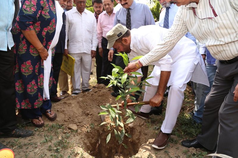 న్యూఢిల్లీలోని ఎపి భవన్ లో మొక్కలు నాటిన కేంద్ర హోం శాఖ సహాయ మంత్రి జి. కిషన్ రెడ్డి