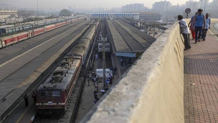 Explosive and found from express train in Mumbai Explosive and found from express train in Mumbai