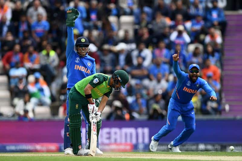 MS Dhoni and Kohli appeal for LBW against Duminy. The umpire adjudged the left-hander out off Kuldeep