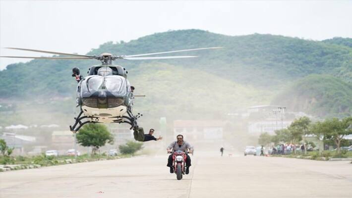 Akshay Kumar hangs off a helicopter on Sooryavanshi movie sets Akshay Kumar hangs off a helicopter on Sooryavanshi movie sets