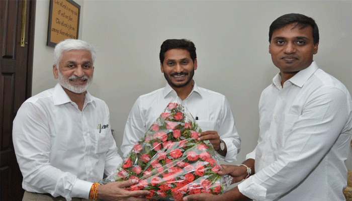 vijayasai reddy and mithun reddy meets YS Jagan today vijayasai reddy and mithun reddy meets YS Jagan today