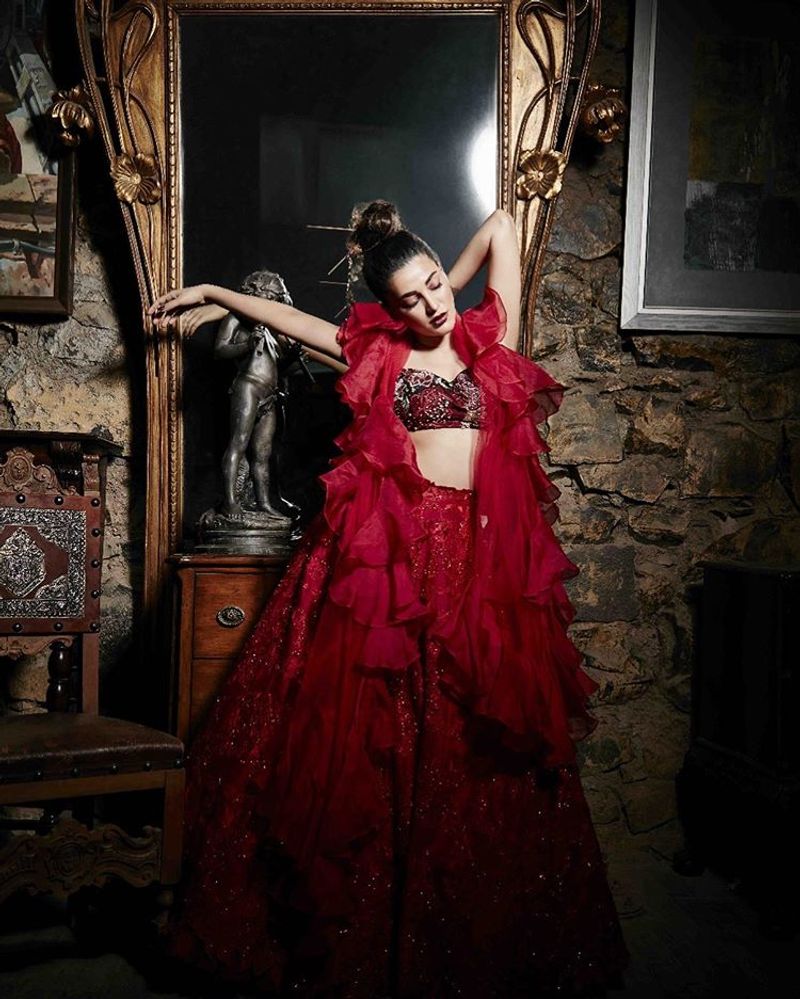 Actress Shruti Haasan Hot Sills