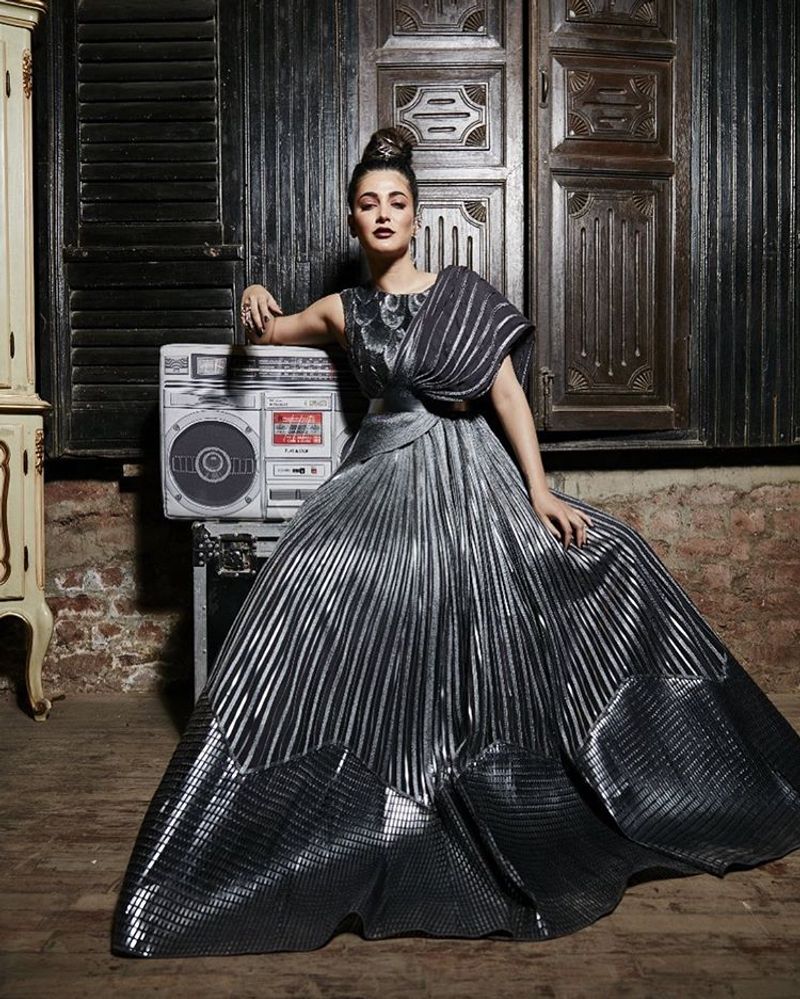 Actress Shruti Haasan Hot Sills