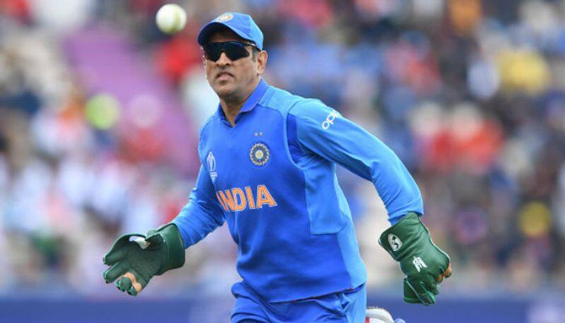 Remove army insignia from MS Dhoni gloves icc request to bcci