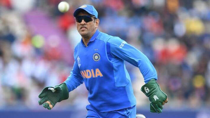 MS Dhoni is faster than a computer: Shoaib Akhtar MS Dhoni is faster than a computer: Shoaib Akhtar