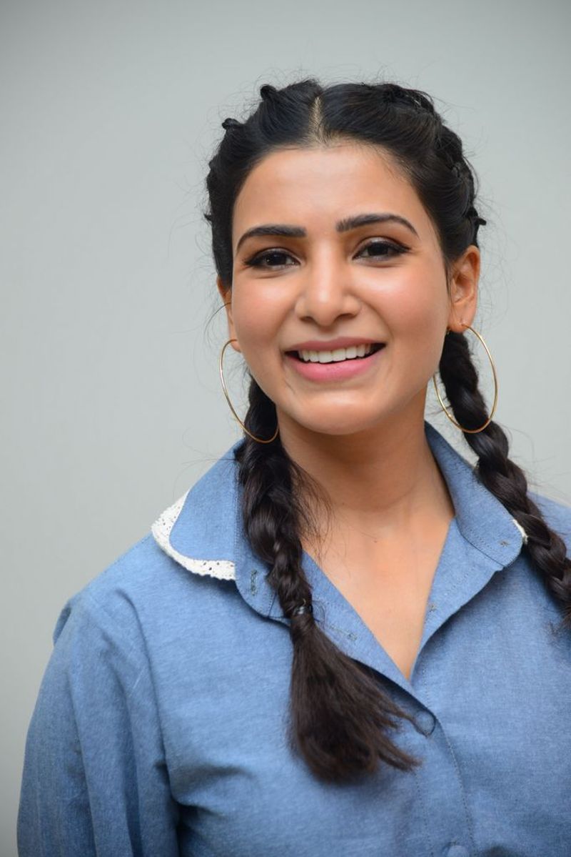 అల్లరి పిల్లగా సమంత ఇస్తున్న ఫోజులు చూపు తిప్పుకోలేని విధంగా ఉన్నాయి.