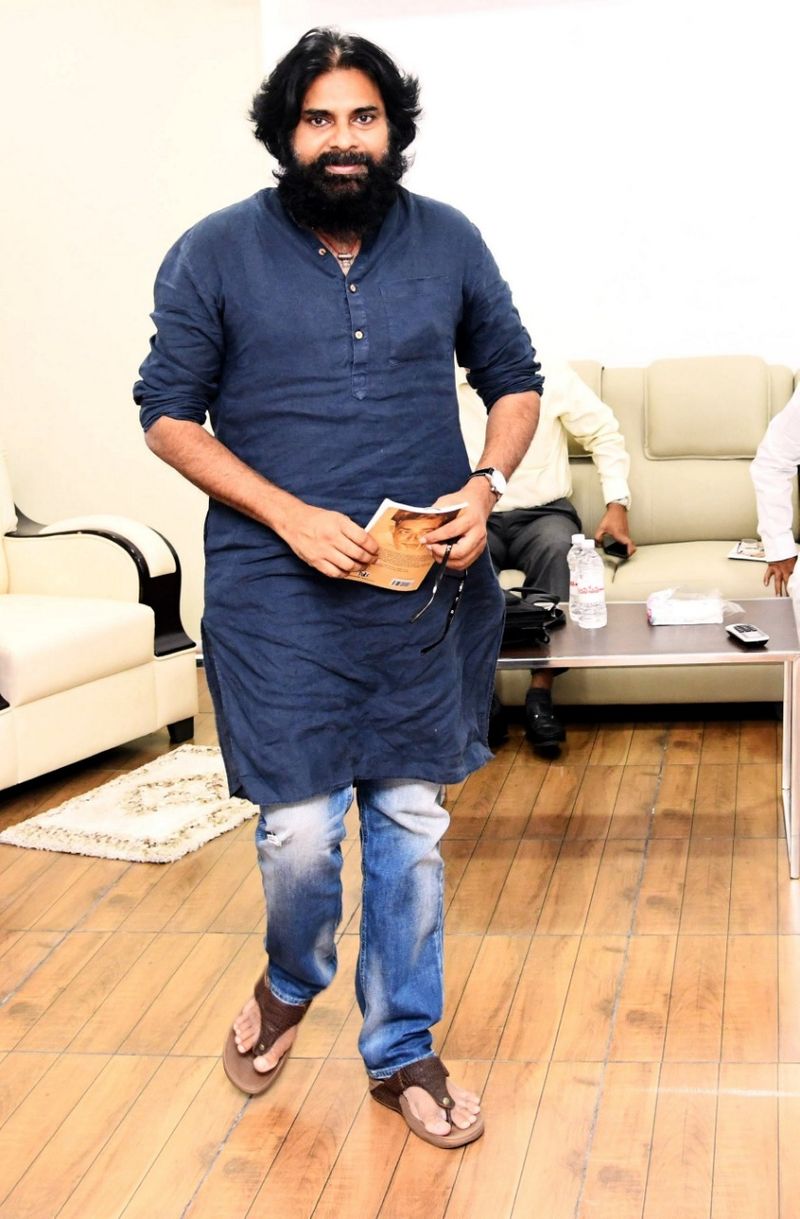 జనసేన పార్టీ కార్యాలయంలో పవన్ కల్యాణ్