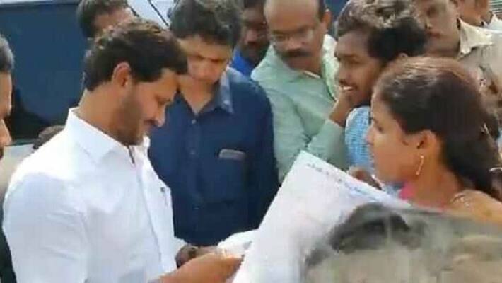 jegan mohan reddy helps poor stdudent jegan mohan reddy helps poor stdudent
