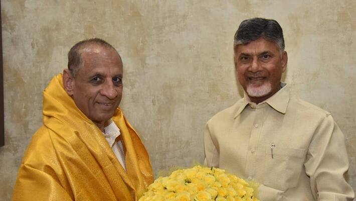 chandrababunaidu meets ys jagan at rajbhavan chandrababunaidu meets ys jagan at rajbhavan