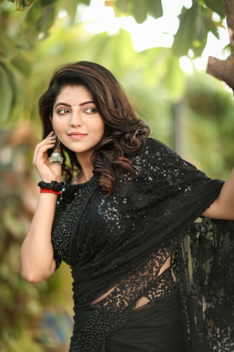 Actor AthulyaRavi's mixed photos ..!