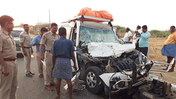 Andhra Pradesh car accident... 6 people kills Andhra Pradesh car accident... 6 people kills