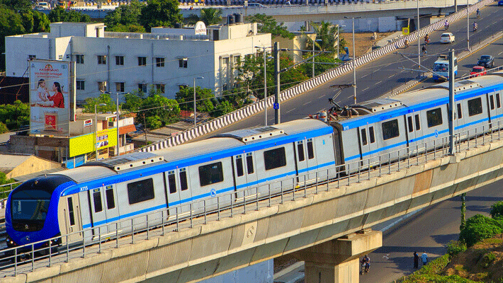 Woman Attempts Suicide At Delhi Metro Station, Rescued Woman Attempts Suicide At Delhi Metro Station, Rescued