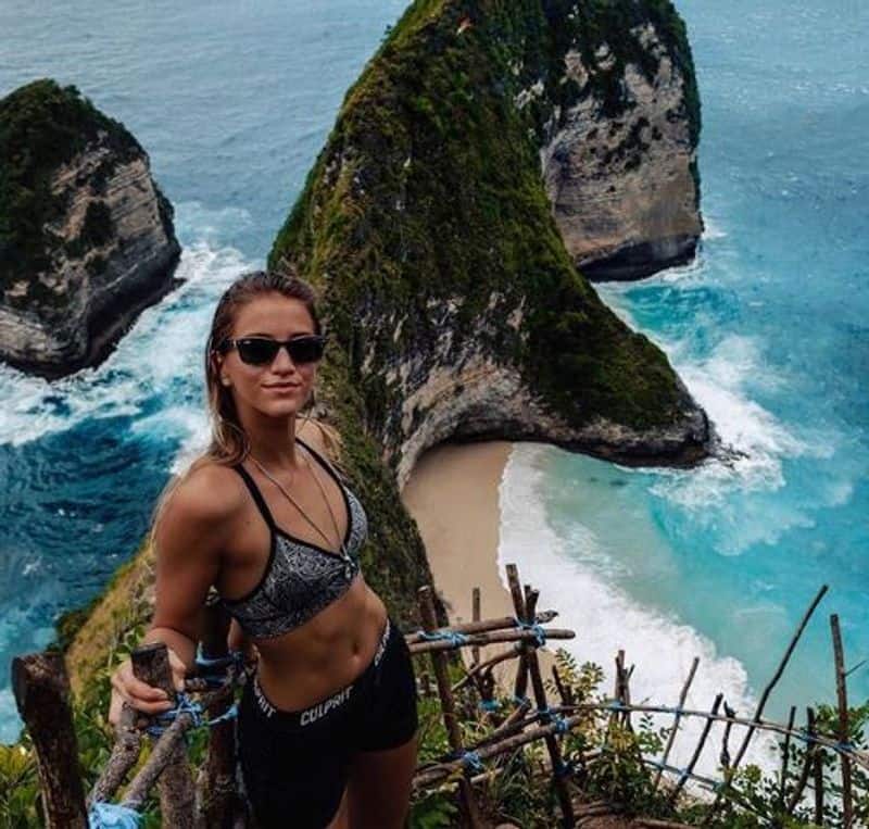 21 year old woman becomes the youngest person to visit each country on Earth