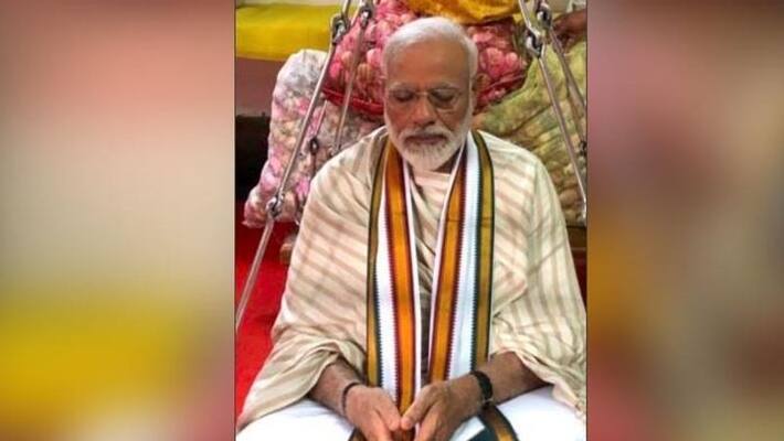 Narendra Modi visits Sree Krishna Temple Kerala Narendra Modi visits Sree Krishna Temple Kerala