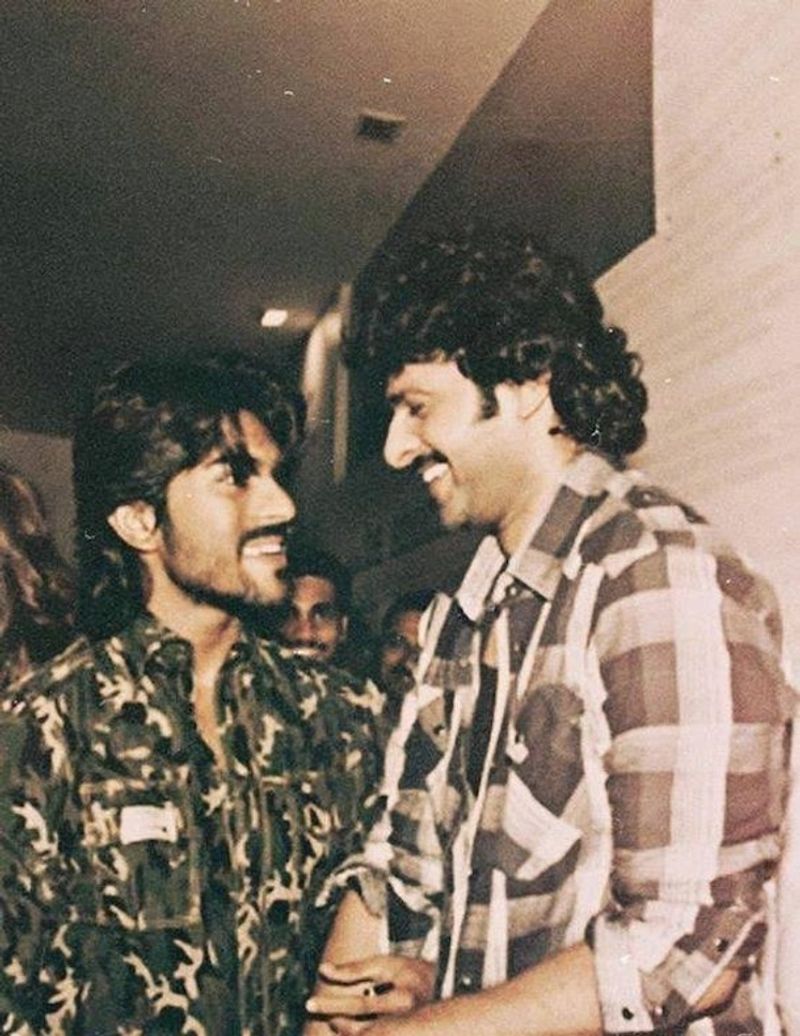 యంగ్ రెబల్ స్టార్ ప్రభాస్ తో కలసి ఉన్న దృశ్యం.
