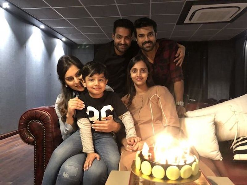 ఎన్టీఆర్ ఫ్యామిలీతో రాంచరణ్, ఉపాసన దంపతులు.
