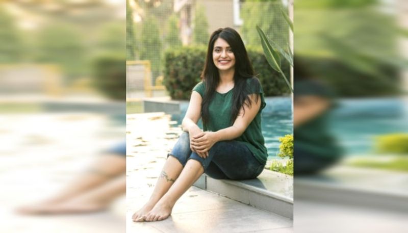 সম্পর্ক নিয়ে মুখে কুলুপ এটেছেন দুজনেই। তথাগত ইনস্টা-তে প্রিয়াঙ্কা ধরা দিলেও প্রিয়াঙ্কার ইনস্টা-তে খুব একটা আনাগোনা নেই তথাগত। তবে হঠাৎ কেন প্রিয়ঙ্কার ছবি পোস্ট করছেন তথাগত। তবে কি পুরোনো সম্পর্ক ফের জোড়া লাগতে চলেছে। একাধিক প্রশ্নই তুলছেন নেটিজেনরা।