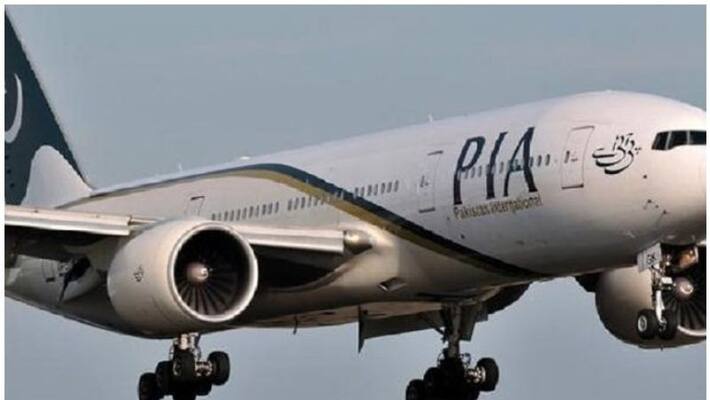 women mistakenly opens flights emergency exit door women mistakenly opens flights emergency exit door