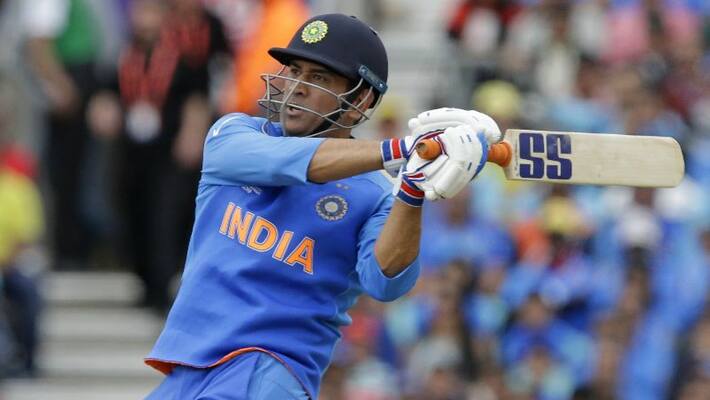 Mahendra singh Dhonis Six before Team India debut cost the date of Pak cricketer with an Indian Girl Mahendra singh Dhonis Six before Team India debut cost the date of Pak cricketer with an Indian Girl