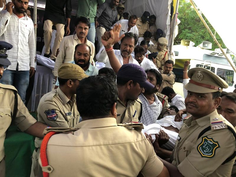 ఇందిరా పార్క్ వద్ద భట్టి దీక్షభగ్నం (ఫోటోలు)