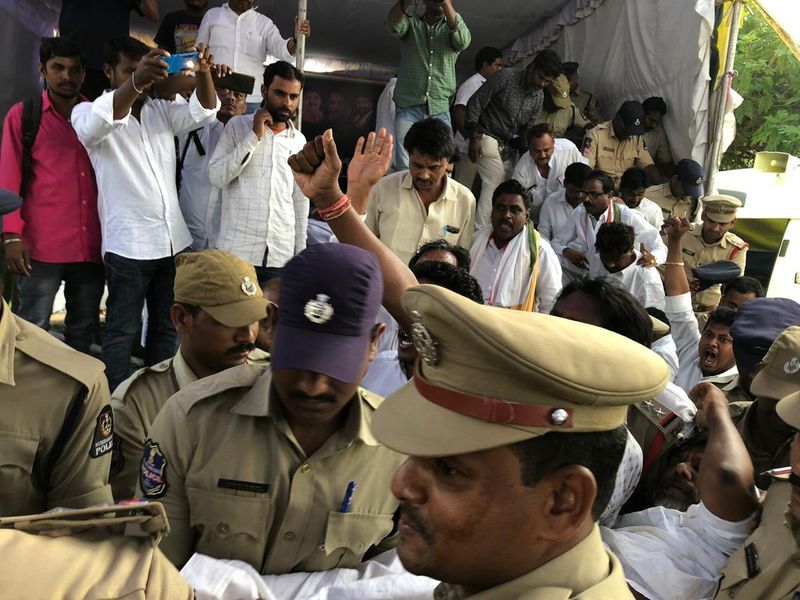 మల్లు భట్టి విక్రమార్క అరెస్టు: నిమ్స్ కు తరలింపు