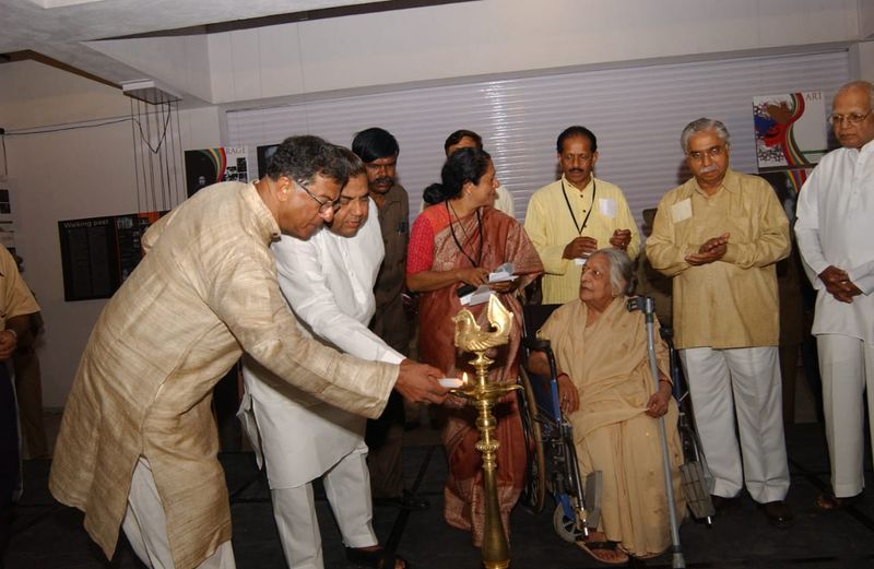 Girish Karnad made his debut as a film director with the Kannada movie Vamsha Vriksha in 1971.