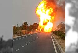Fire in a truck full of gas cylinders, blown the truck with the explosion