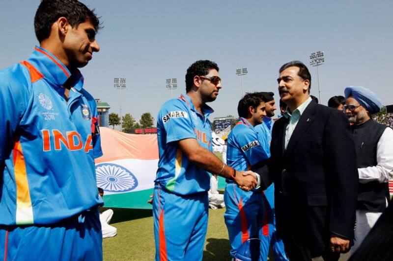 Yuvraj shakes hand with Pakistan Prime Minister Yousuf Gilani ahead of India-Pakistan 2011 World Cup semi-final in Mohali