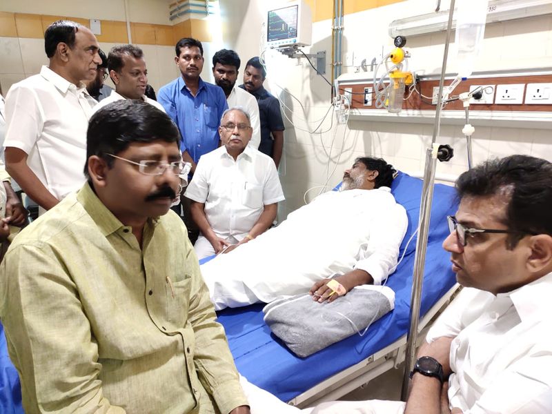 ఆస్పత్రిలో భట్టి దీక్ష, నేతల పరామర్శలు