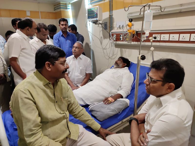ఆస్పత్రిలో భట్టి దీక్ష, నేతల పరామర్శలు