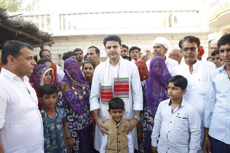 জানা যায় শচীন কখনই রাজনীতিতে প্রবেশ করতে চাননি। তবে রাজেশ পাইলটের মৃত্যুর পরে তাঁকে সিদ্ধান্ত পরিবর্তন করতে হয়েছিল। ২০০৪-এ প্রথম লোকসভা নির্বাচনে লড়েন শচীন। মাত্র ২৬ বছর বয়সেই সাংসদ হন। তিনিই ছিলেন দেশের কনিষ্ঠতম সাংসদ।