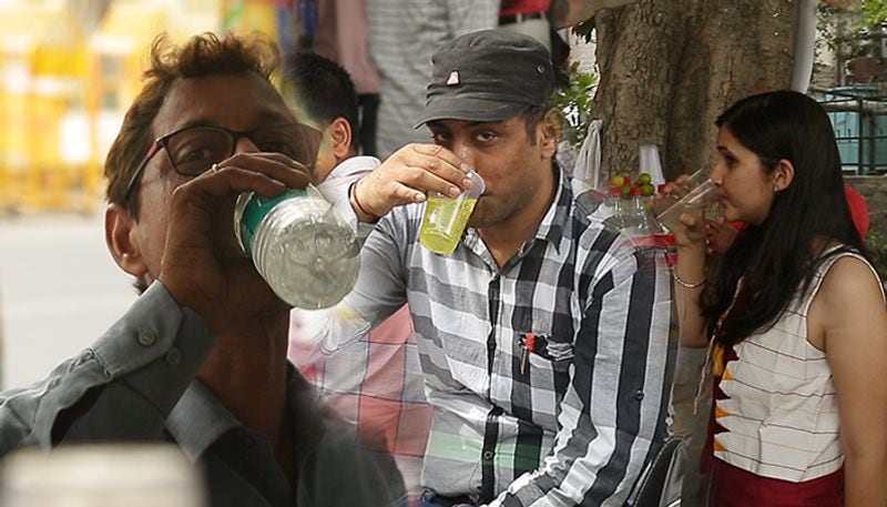 <p>বৃহস্পতিবার শহরের বাতাসে জলীয়বাষ্পের সর্বোচ্চ পরিমাণ ৮৬ শতাংশ এবং সর্বনিম্ন ২৭ শতাংশ বলে জানিয়েছে হাওয়া অফিস।</p>