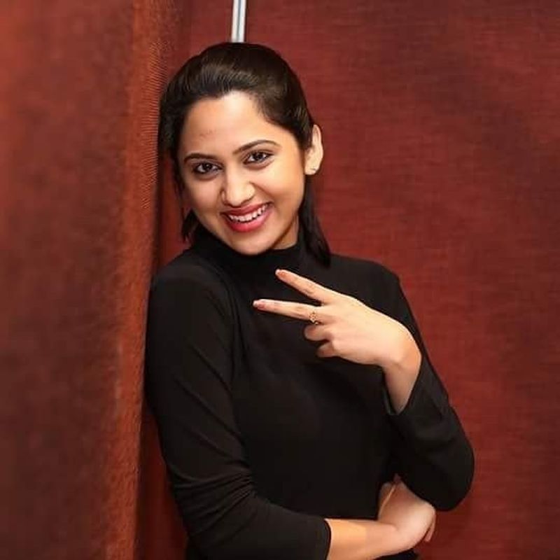 Colorful photos of actress Miya George
