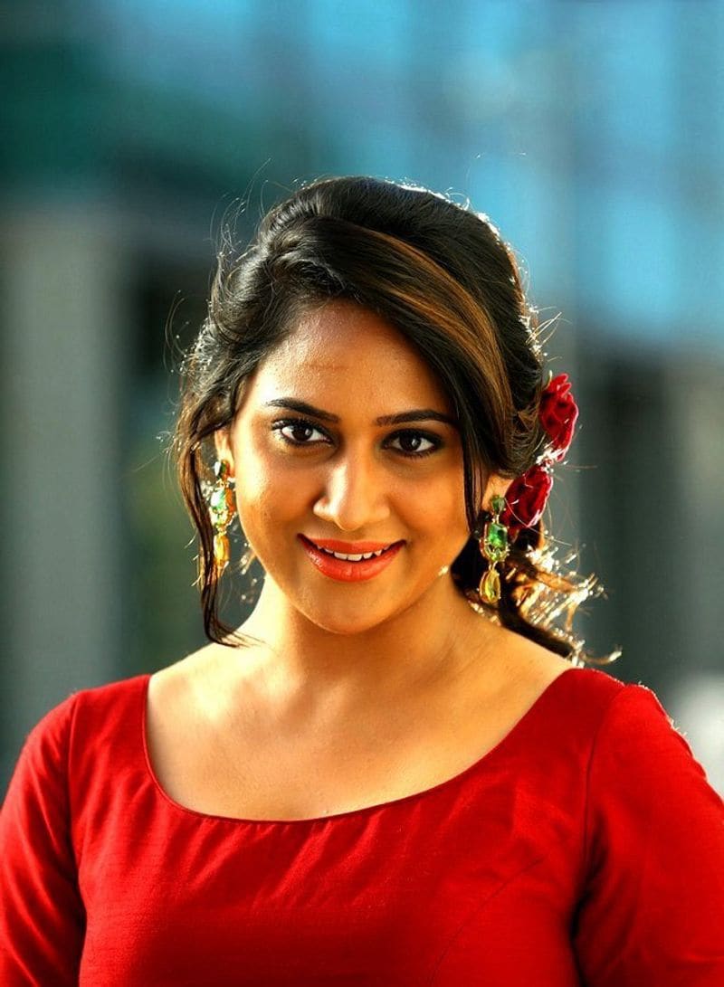 Colorful photos of actress Miya George