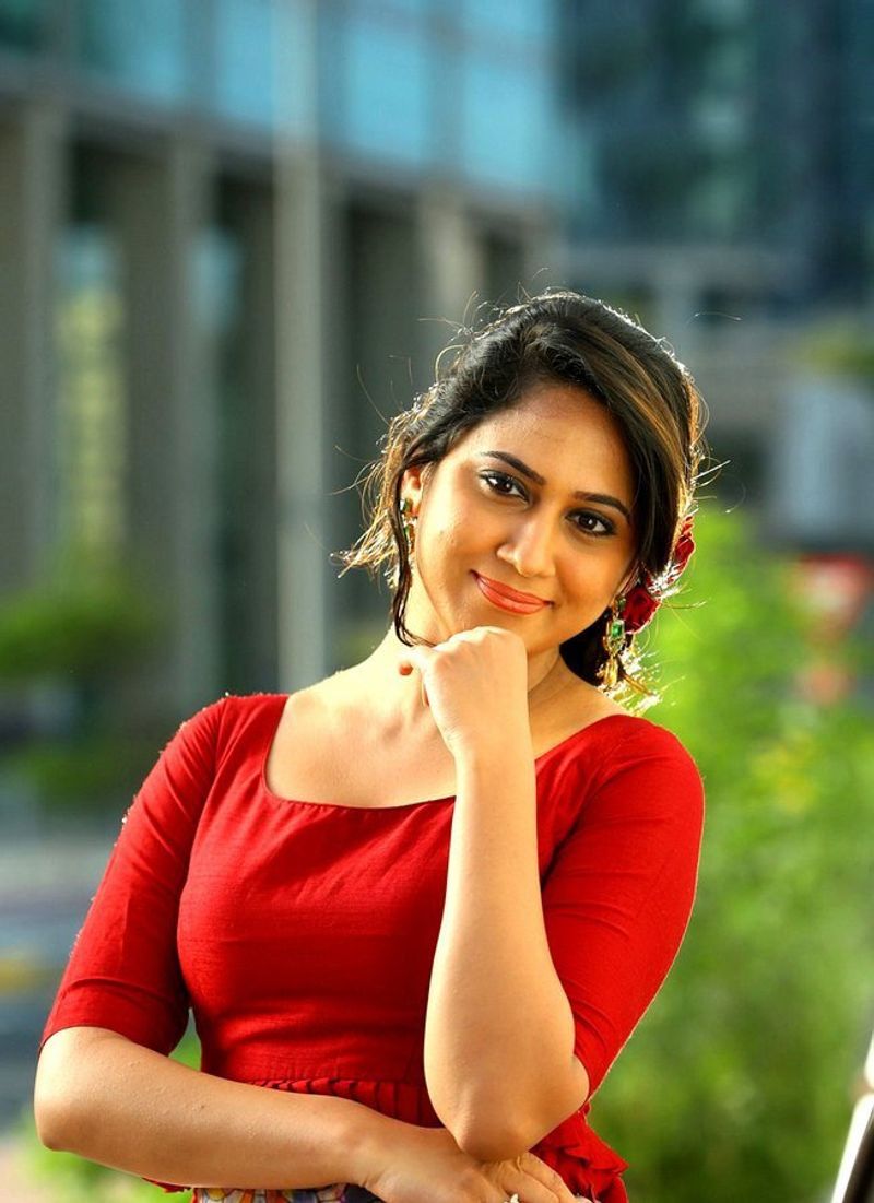 Colorful photos of actress Miya George