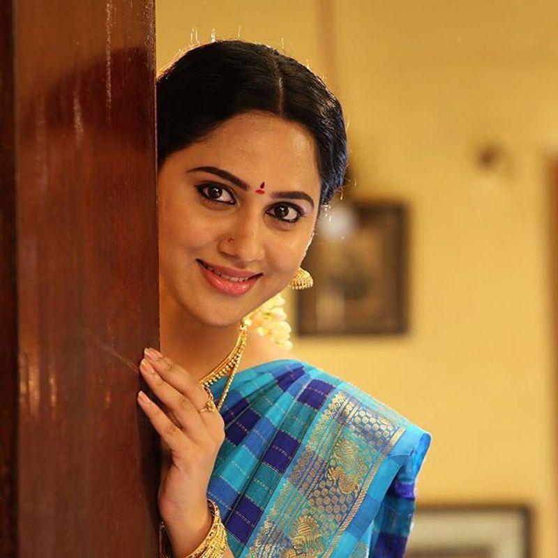 Colorful photos of actress Miya George