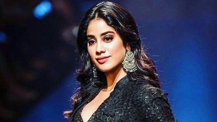 janhvi kapoor along with her family test corona janhvi kapoor along with her family test corona