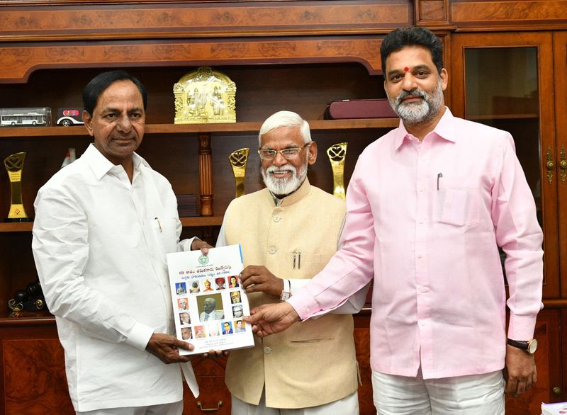 కొత్తగా ఎన్నికైన జడ్పీ ఛైర్పర్సన్లతో సమావేశమైన కేసీఆర్ (ఫోటోలు)