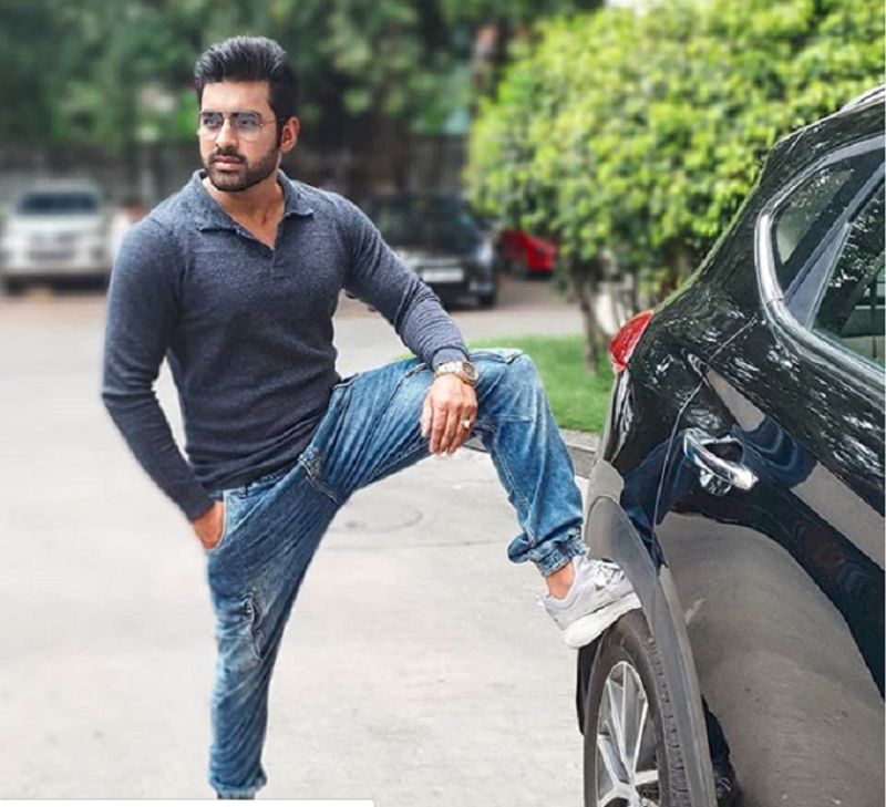 নুসরতের সঙ্গে নতুন ছবি 'ভয়' নিয়ে বেজায় ব্যস্ত রয়েছেন অভিনেতা